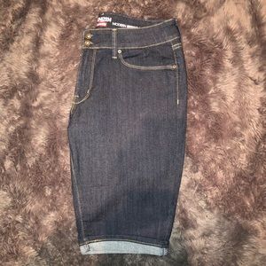 Denizen from Levi’s Modern Skinny Bermuda Short